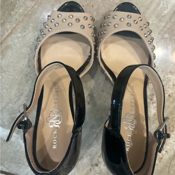 Rock & Republic Black and Cream Peep-Toe Heels - Picture 7 of 10
